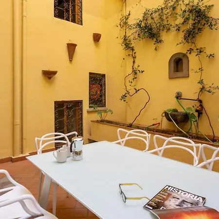 Palazzo Pitti With Terrace Apartment